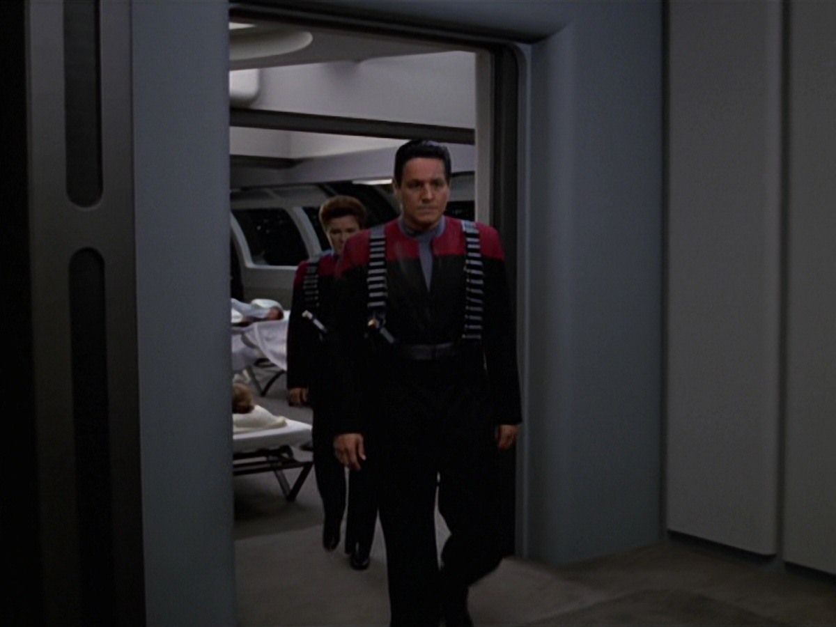 extant_StarTrek_VOY_7x11-Shattered_2739.jpg