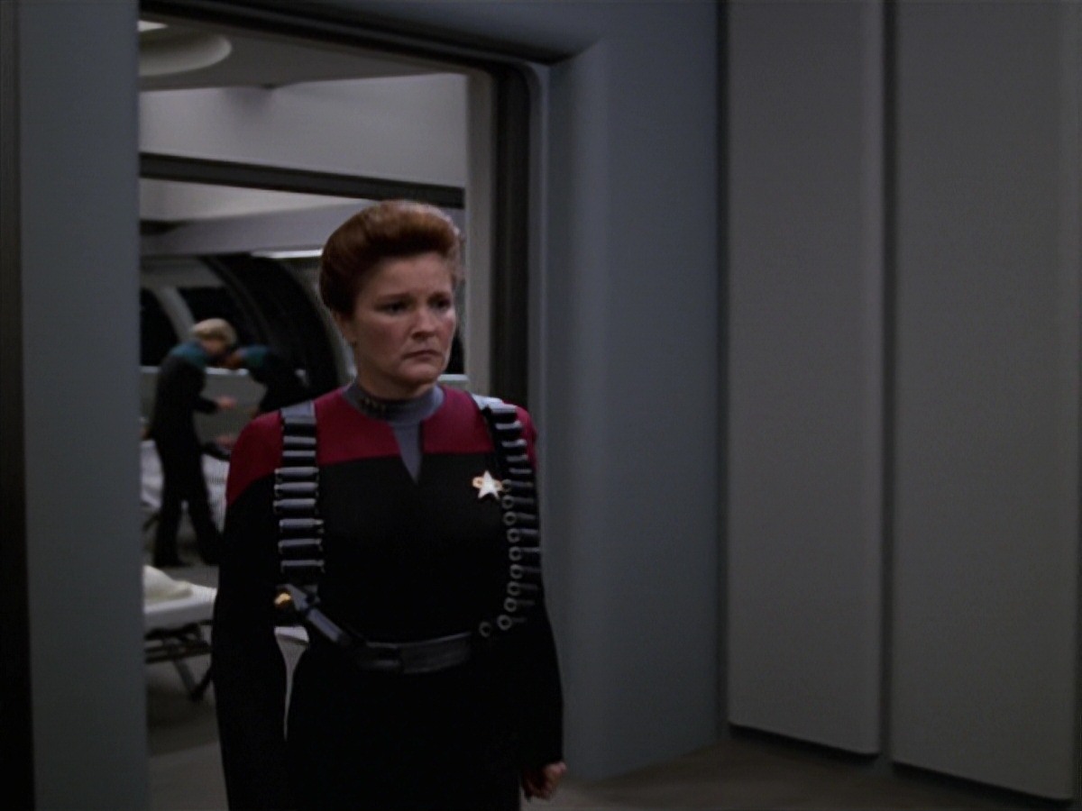 extant_StarTrek_VOY_7x11-Shattered_2742.jpg