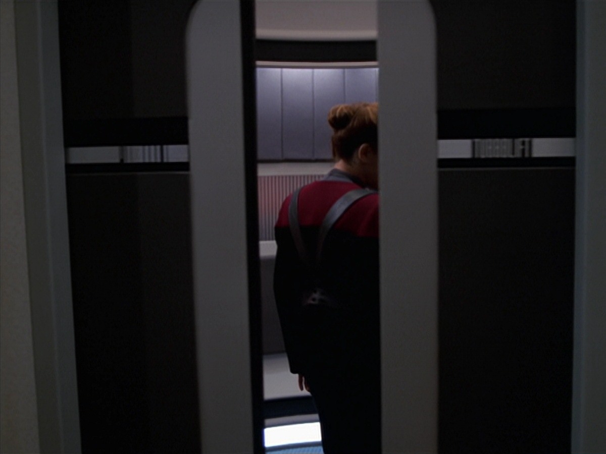 extant_StarTrek_VOY_7x11-Shattered_2747.jpg