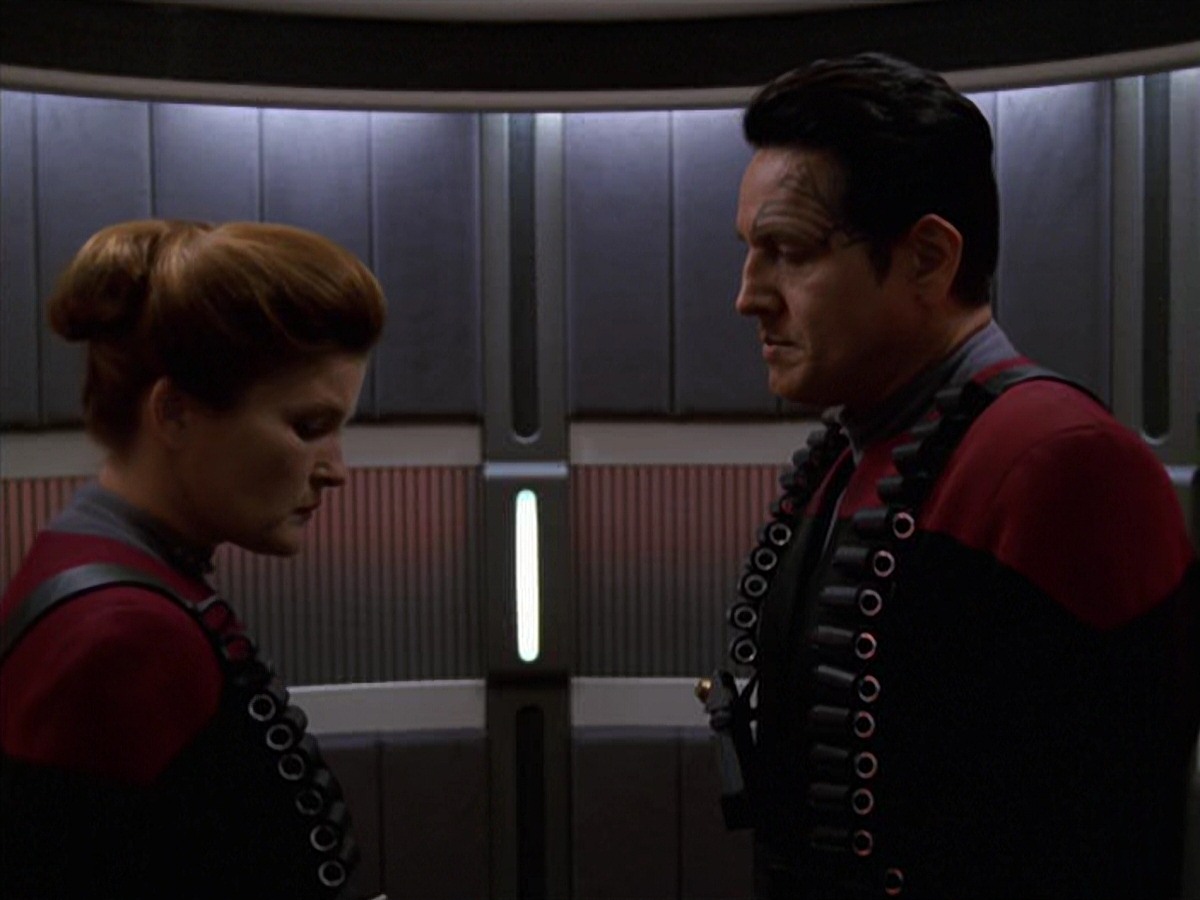 extant_StarTrek_VOY_7x11-Shattered_2748.jpg