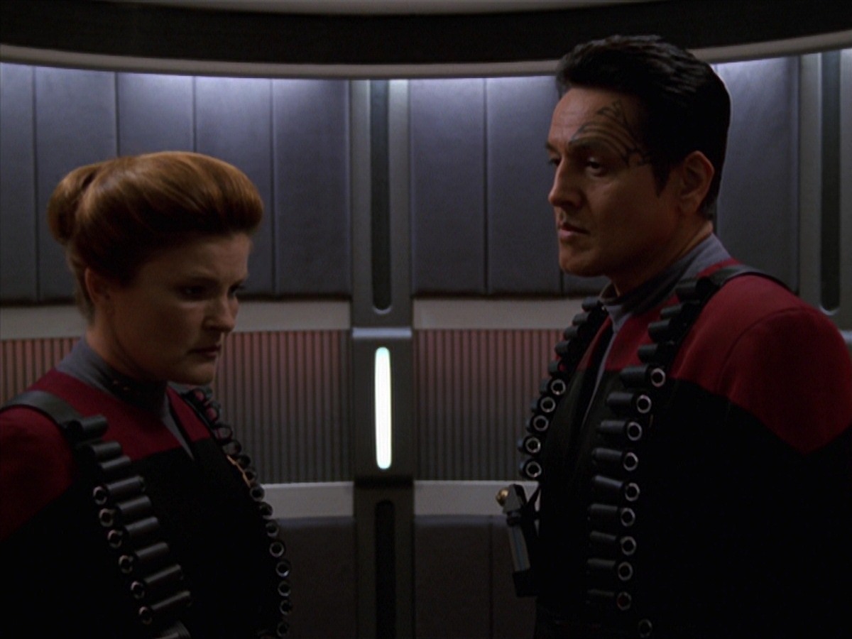 extant_StarTrek_VOY_7x11-Shattered_2752.jpg