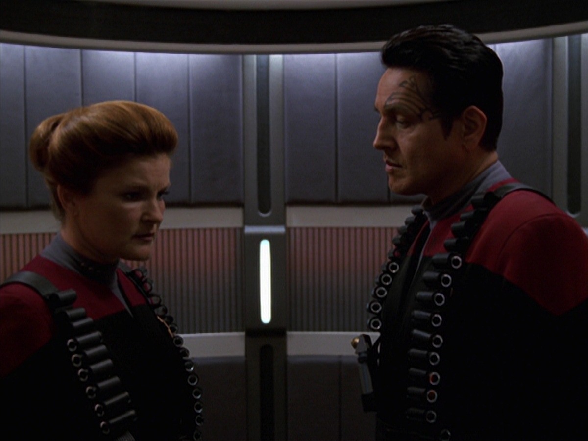 extant_StarTrek_VOY_7x11-Shattered_2755.jpg
