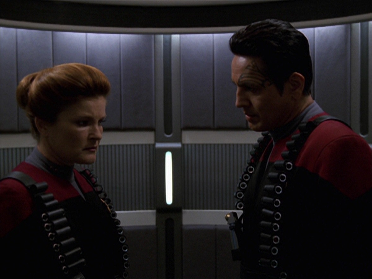 extant_StarTrek_VOY_7x11-Shattered_2758.jpg