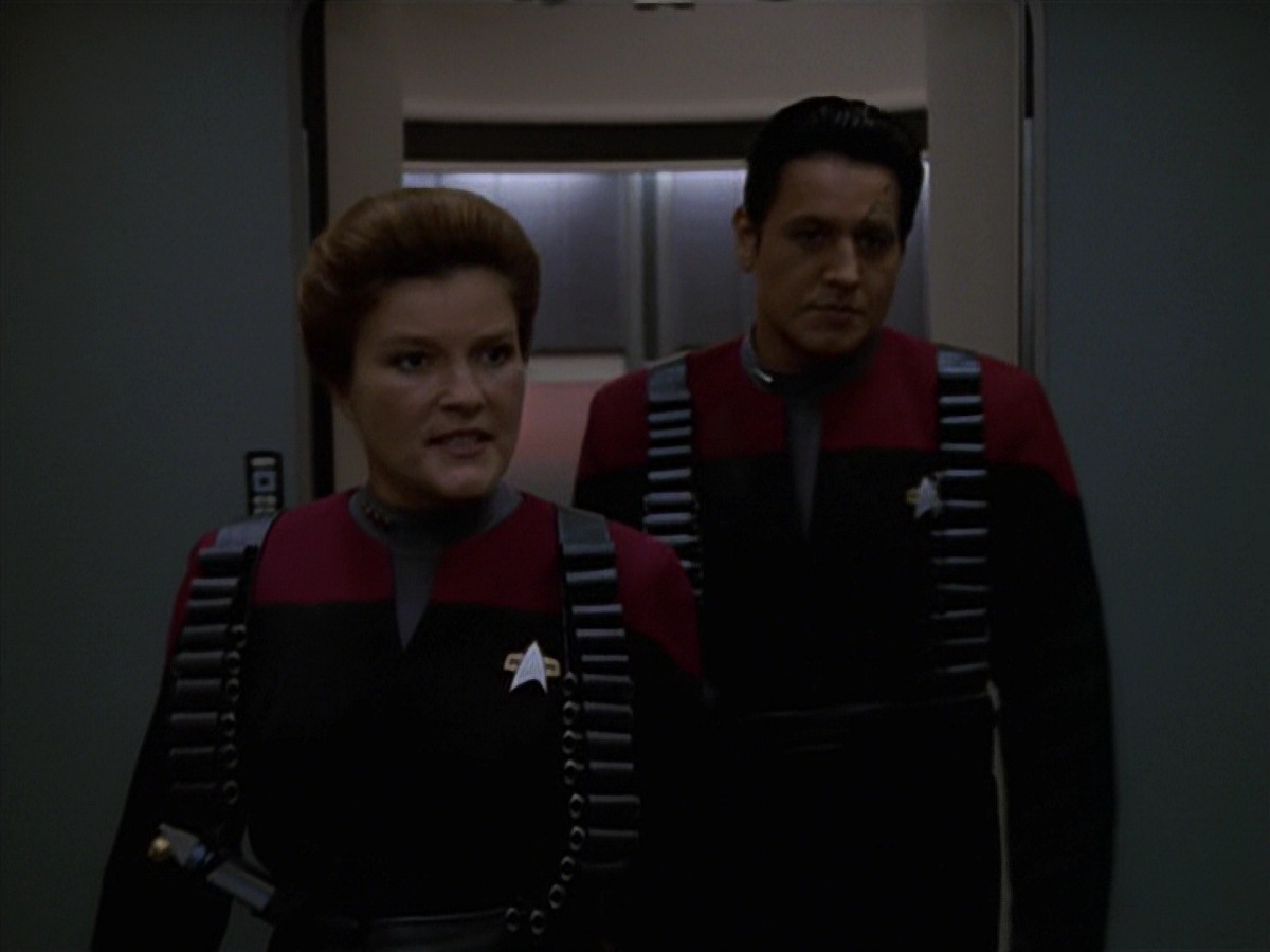 extant_StarTrek_VOY_7x11-Shattered_2921.jpg
