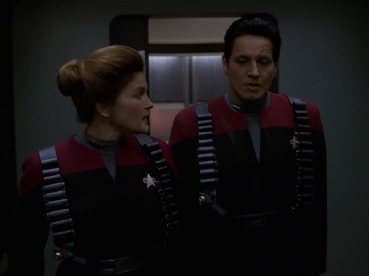extant_StarTrek_VOY_7x11-Shattered_2922.jpg