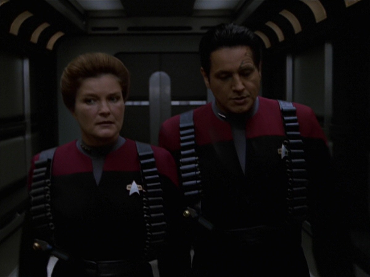 extant_StarTrek_VOY_7x11-Shattered_2925.jpg