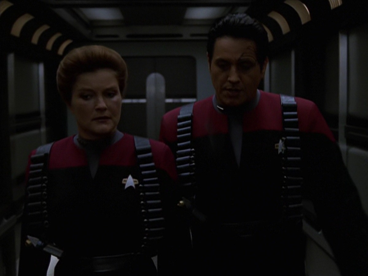 extant_StarTrek_VOY_7x11-Shattered_2926.jpg