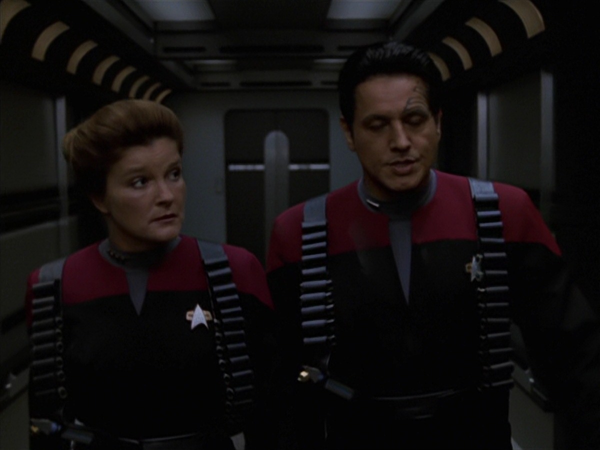 extant_StarTrek_VOY_7x11-Shattered_2928.jpg