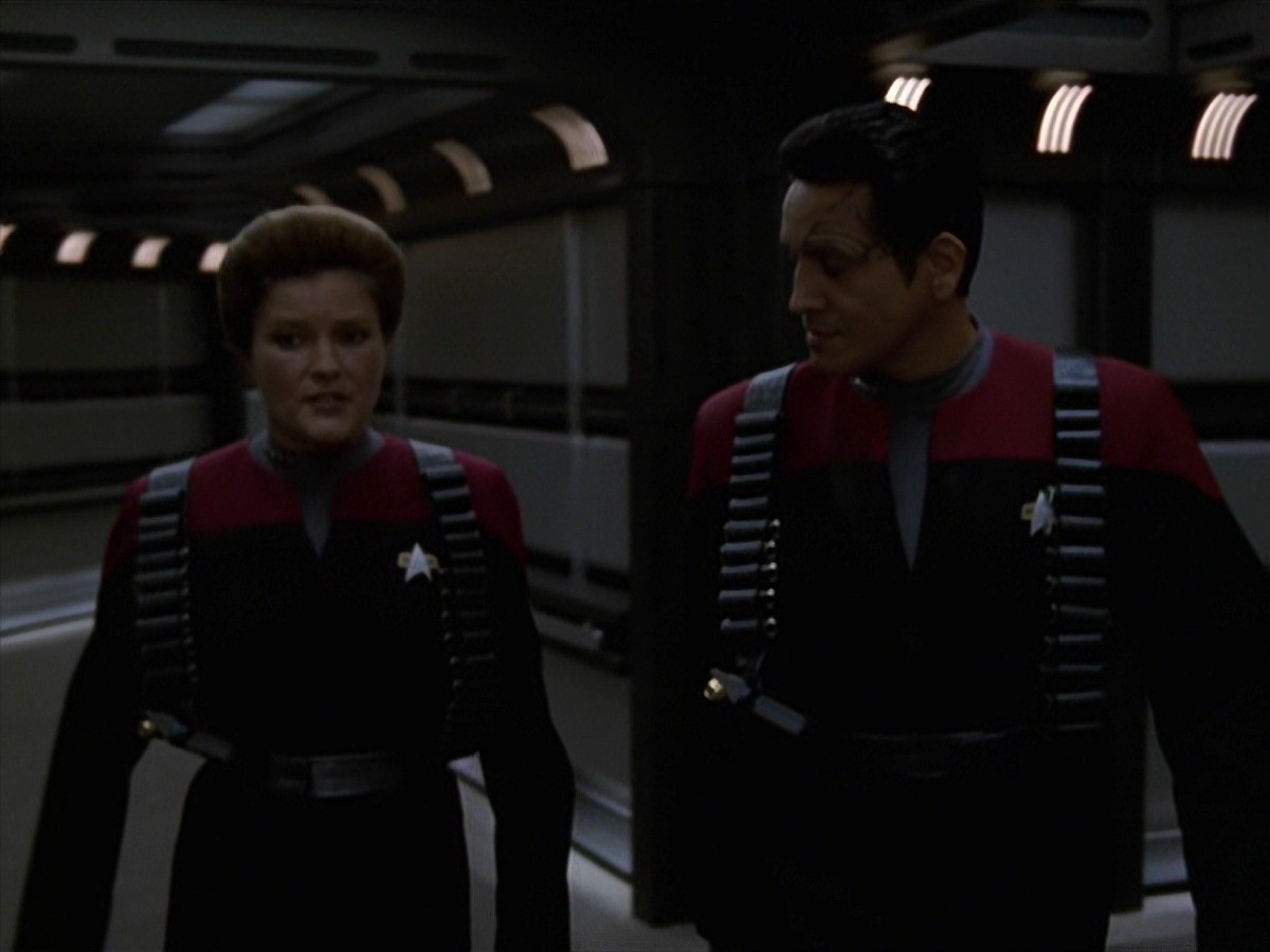 extant_StarTrek_VOY_7x11-Shattered_2936.jpg
