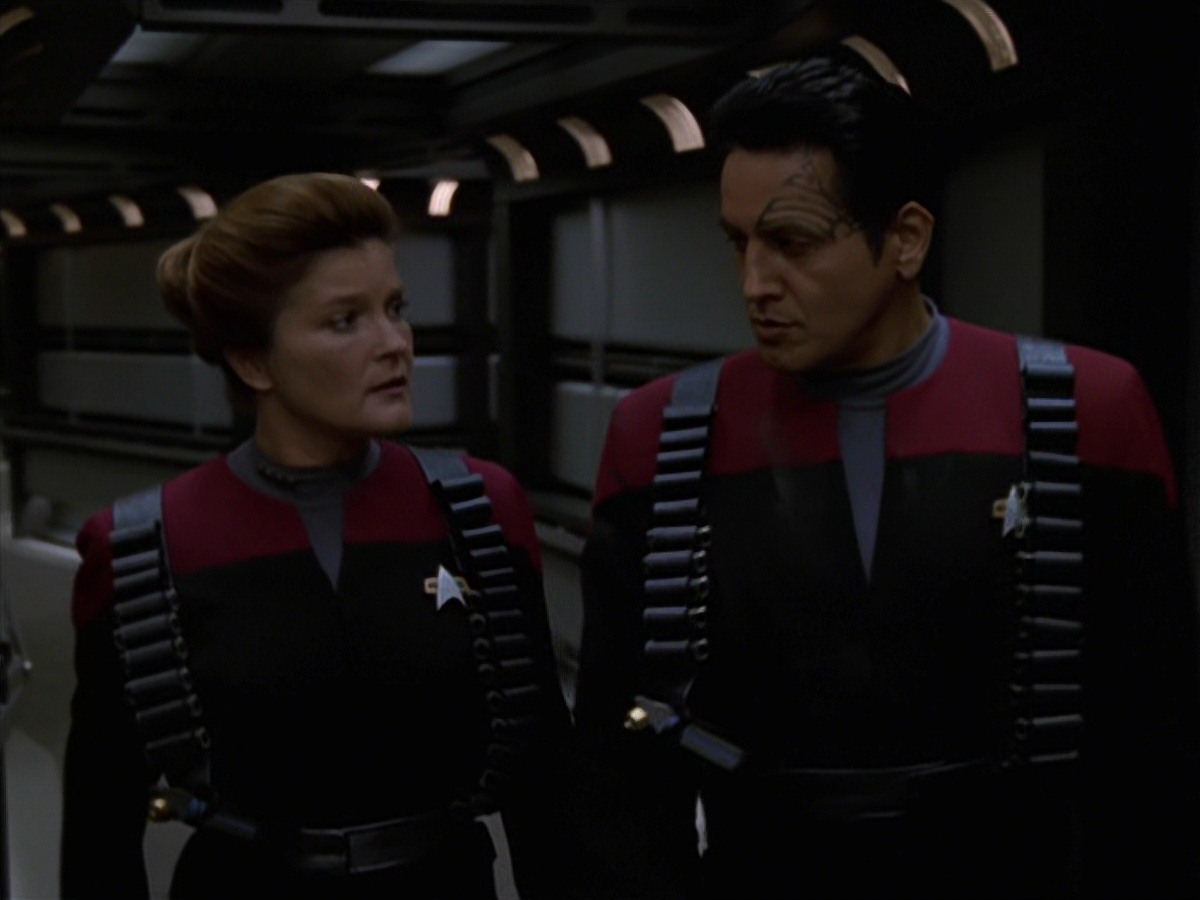 extant_StarTrek_VOY_7x11-Shattered_2942.jpg