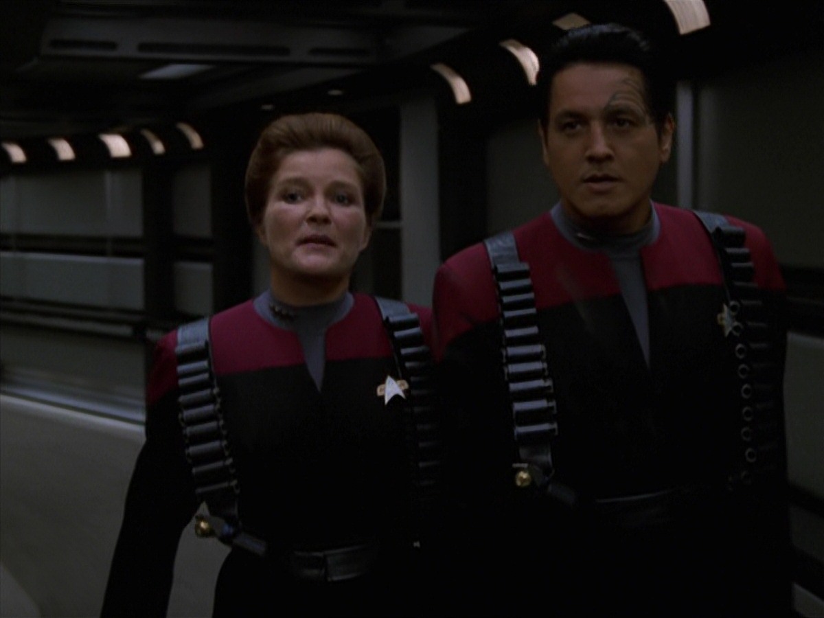 extant_StarTrek_VOY_7x11-Shattered_2948.jpg