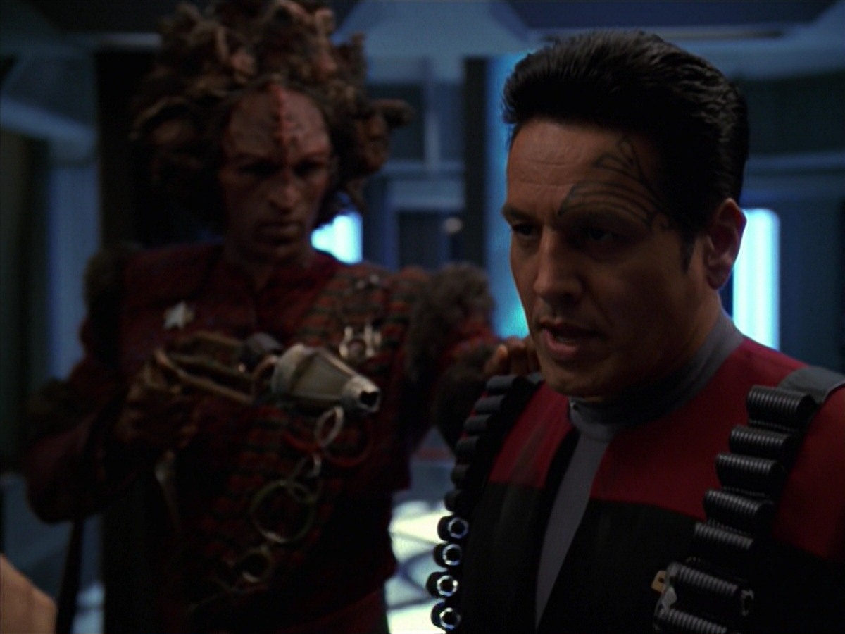 extant_StarTrek_VOY_7x11-Shattered_2960.jpg