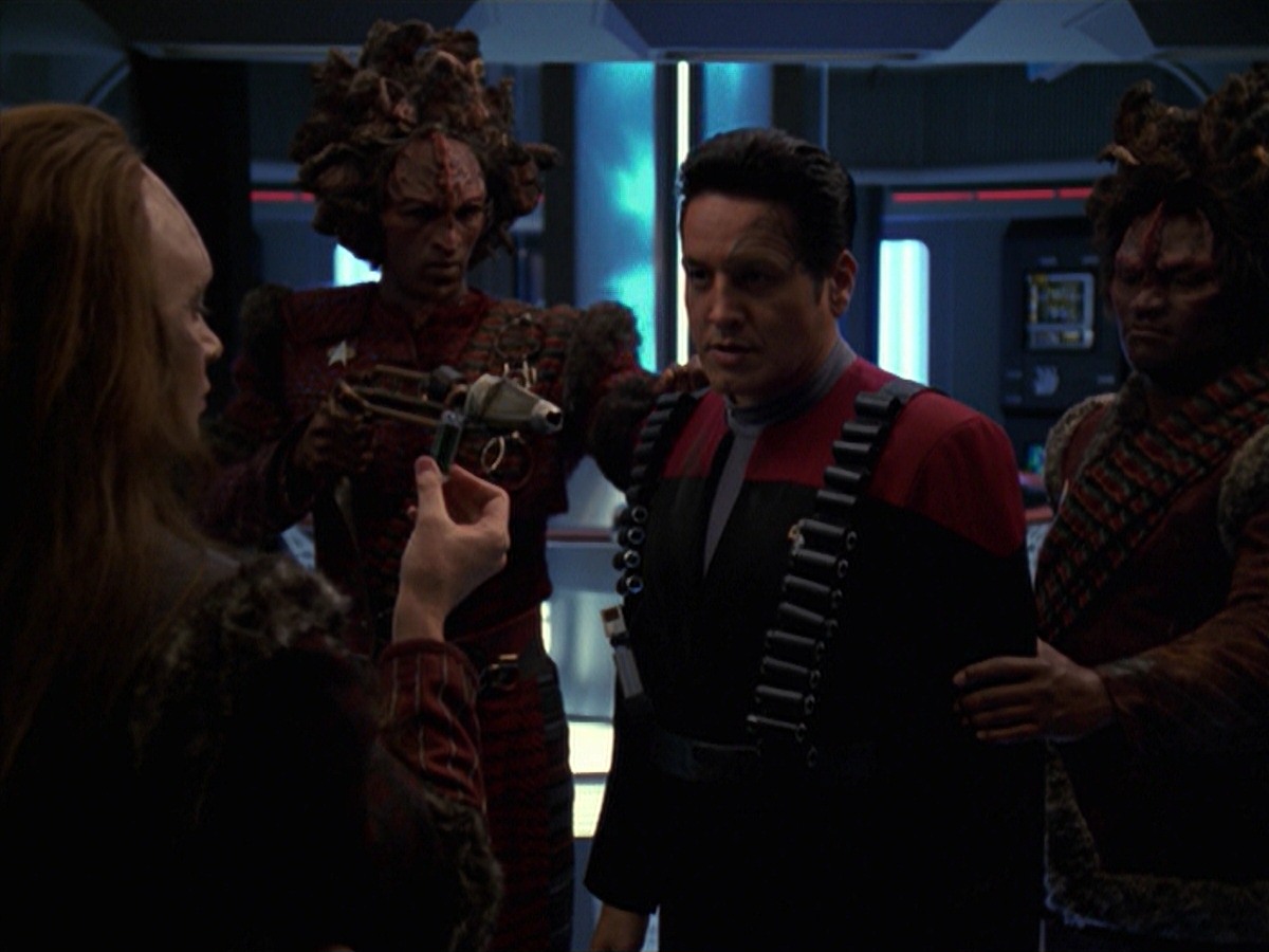 extant_StarTrek_VOY_7x11-Shattered_2969.jpg