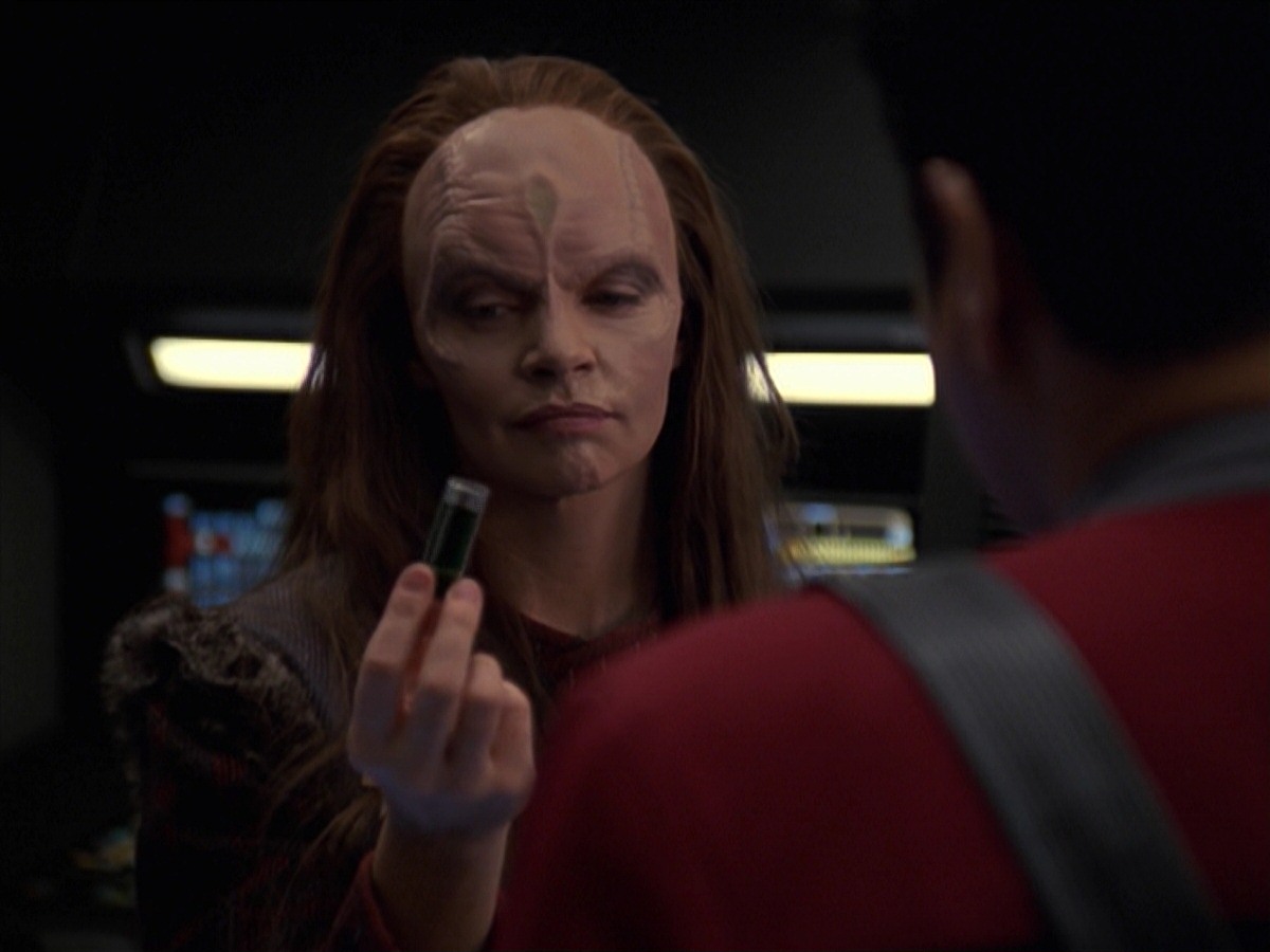 extant_StarTrek_VOY_7x11-Shattered_2970.jpg