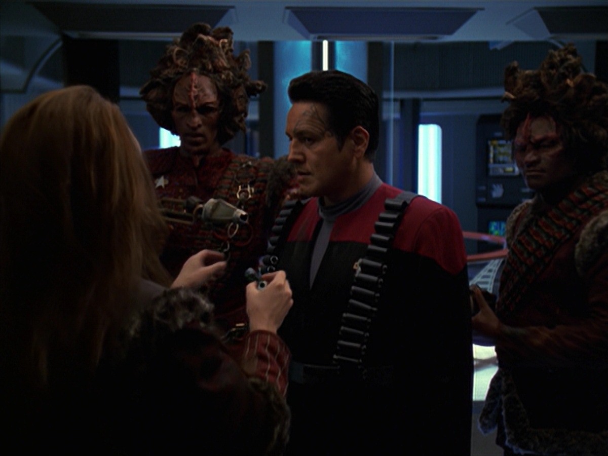 extant_StarTrek_VOY_7x11-Shattered_2980.jpg