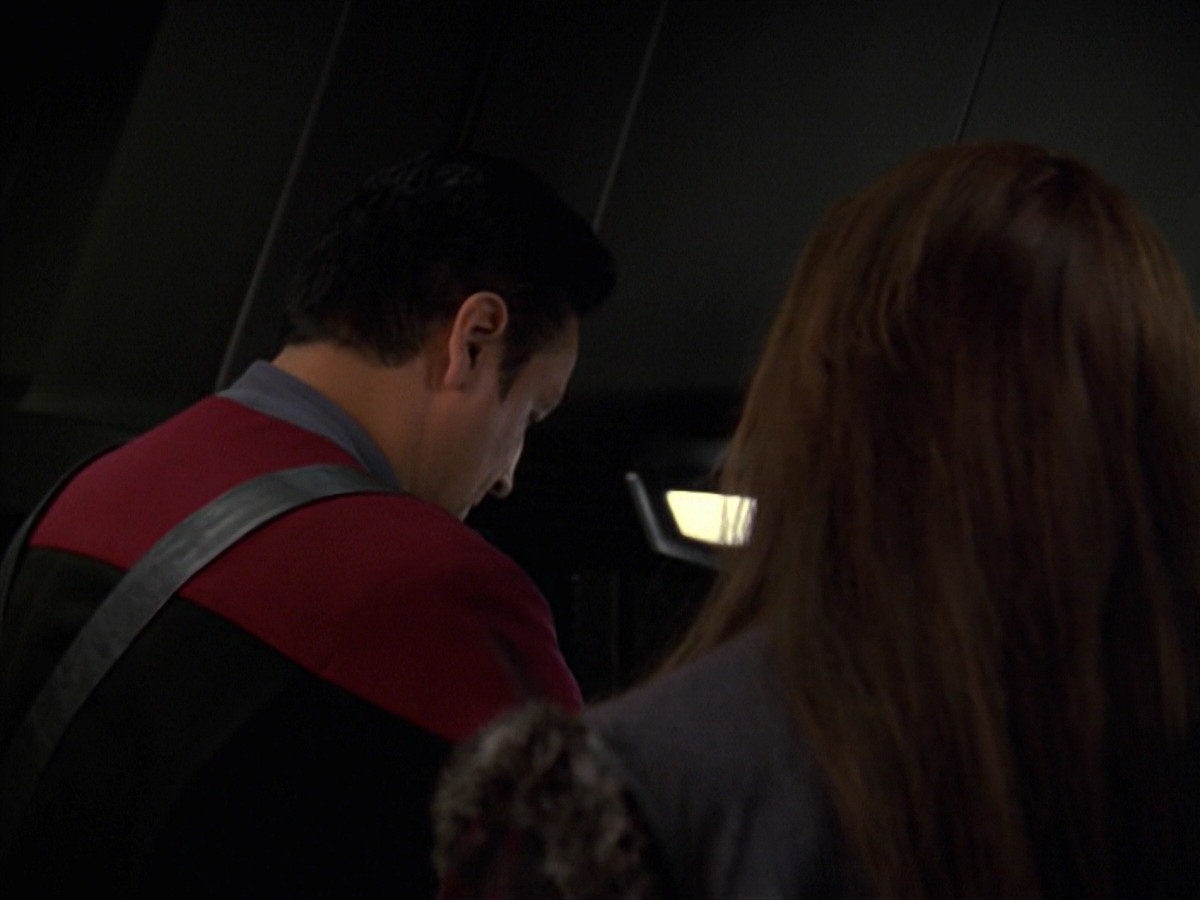 extant_StarTrek_VOY_7x11-Shattered_3063.jpg