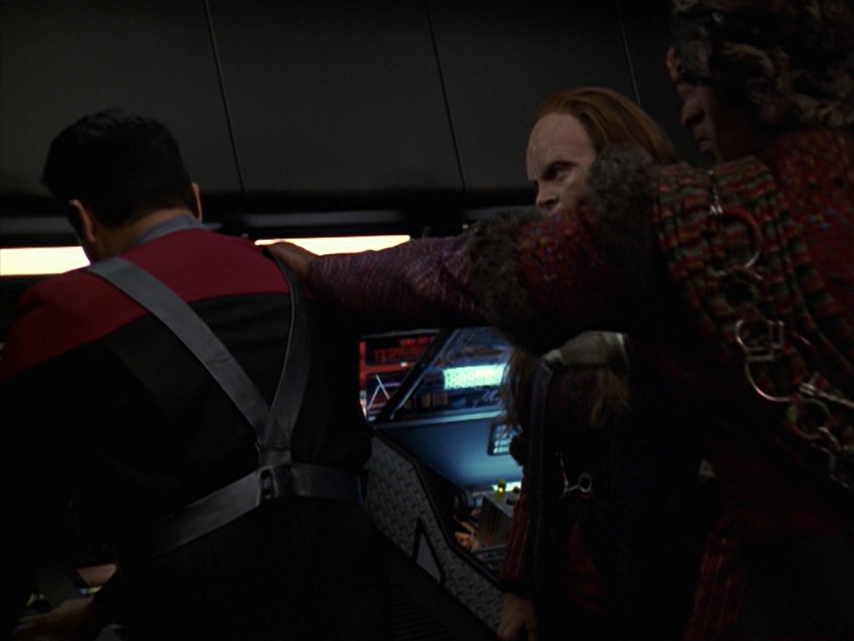 extant_StarTrek_VOY_7x11-Shattered_3069.jpg