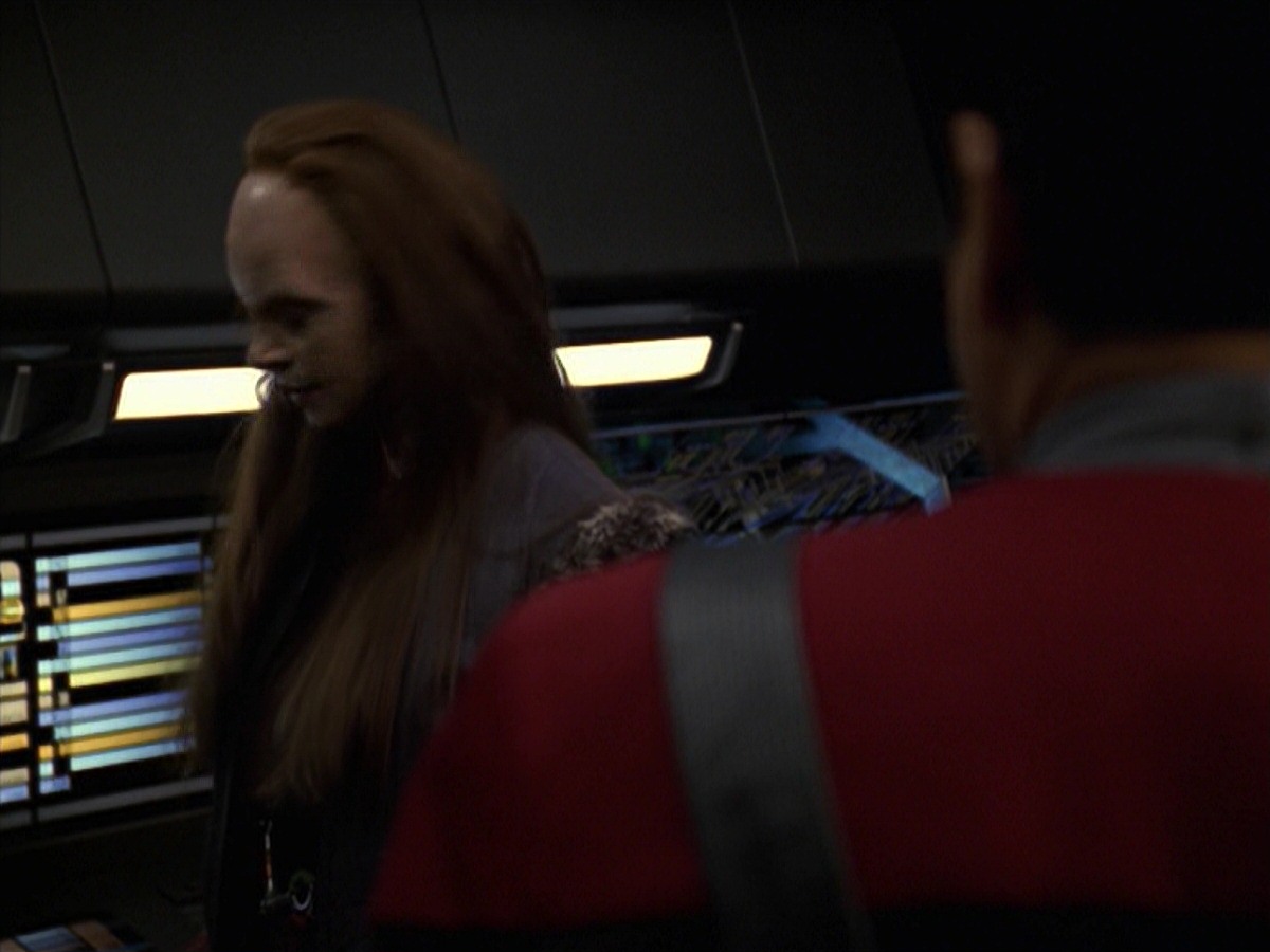 extant_StarTrek_VOY_7x11-Shattered_3084.jpg
