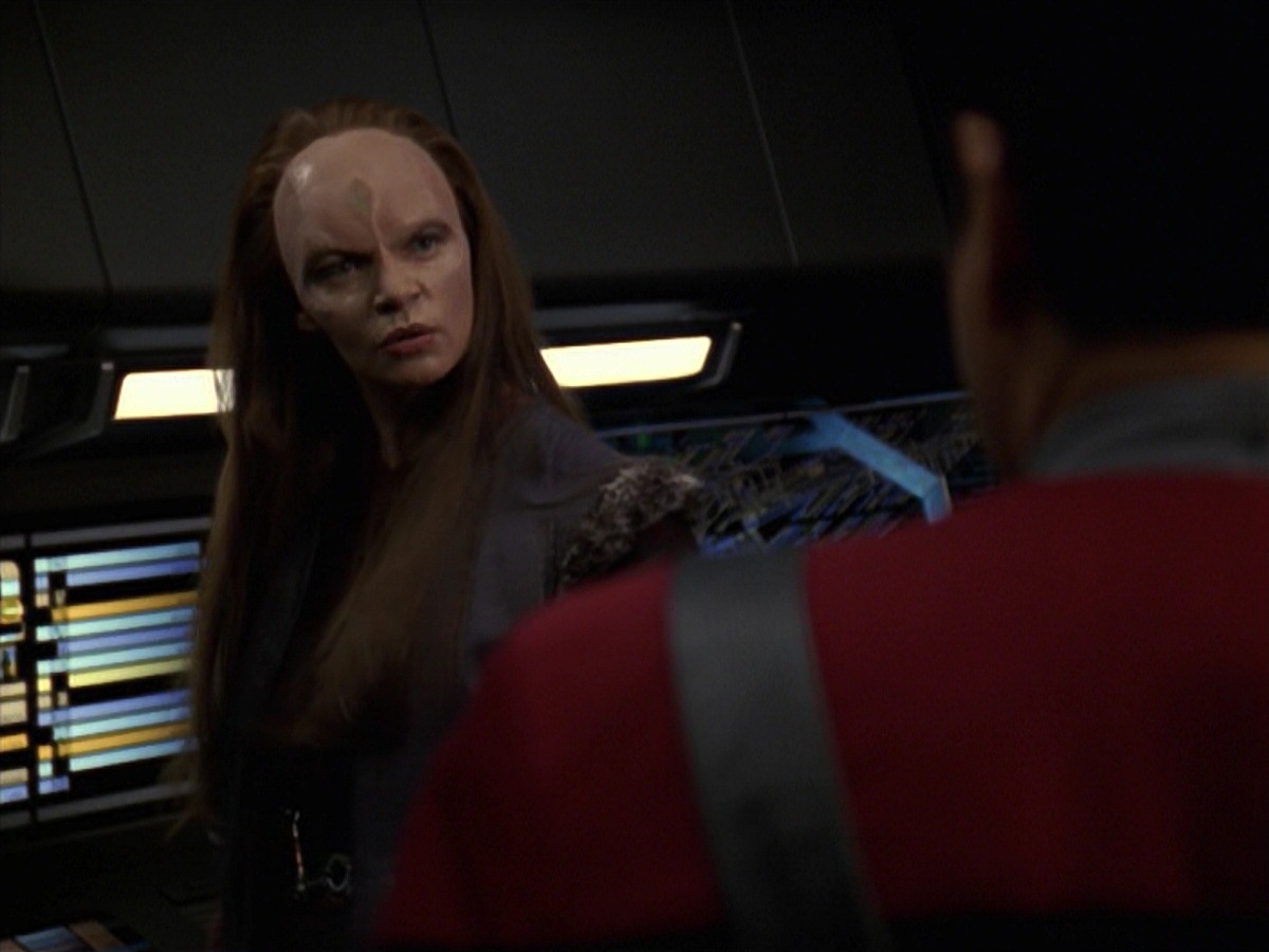 extant_StarTrek_VOY_7x11-Shattered_3087.jpg