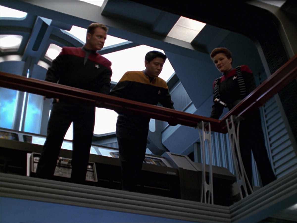 extant_StarTrek_VOY_7x11-Shattered_3149.jpg