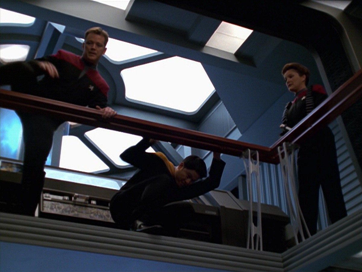 extant_StarTrek_VOY_7x11-Shattered_3151.jpg
