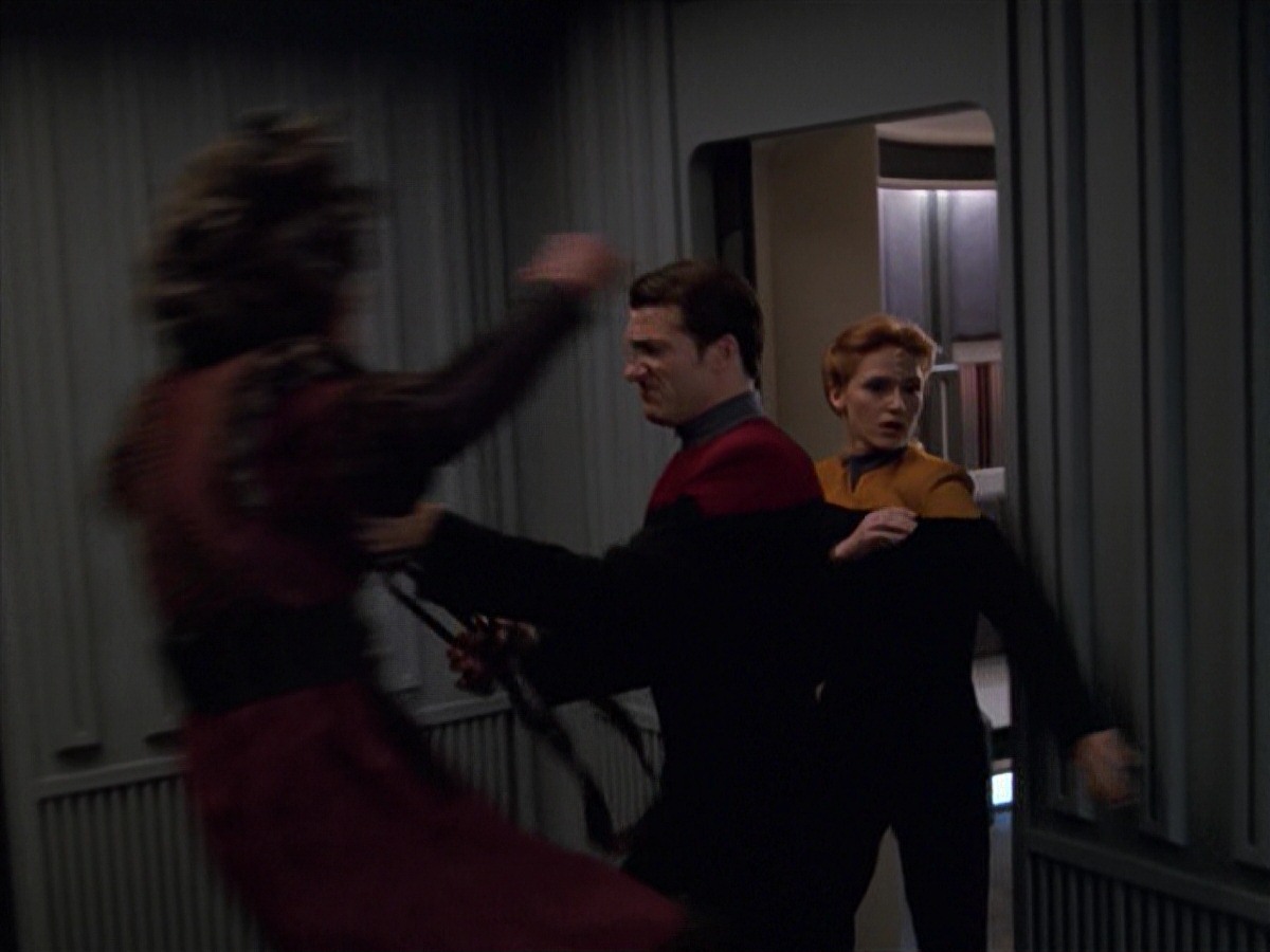 extant_StarTrek_VOY_7x11-Shattered_3171.jpg