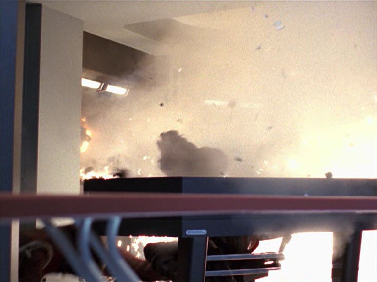 extant_StarTrek_VOY_7x11-Shattered_3178.jpg
