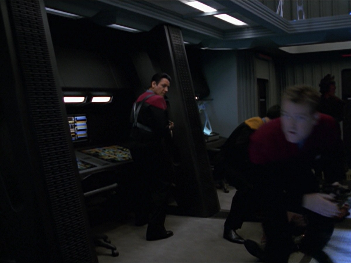 extant_StarTrek_VOY_7x11-Shattered_3179.jpg