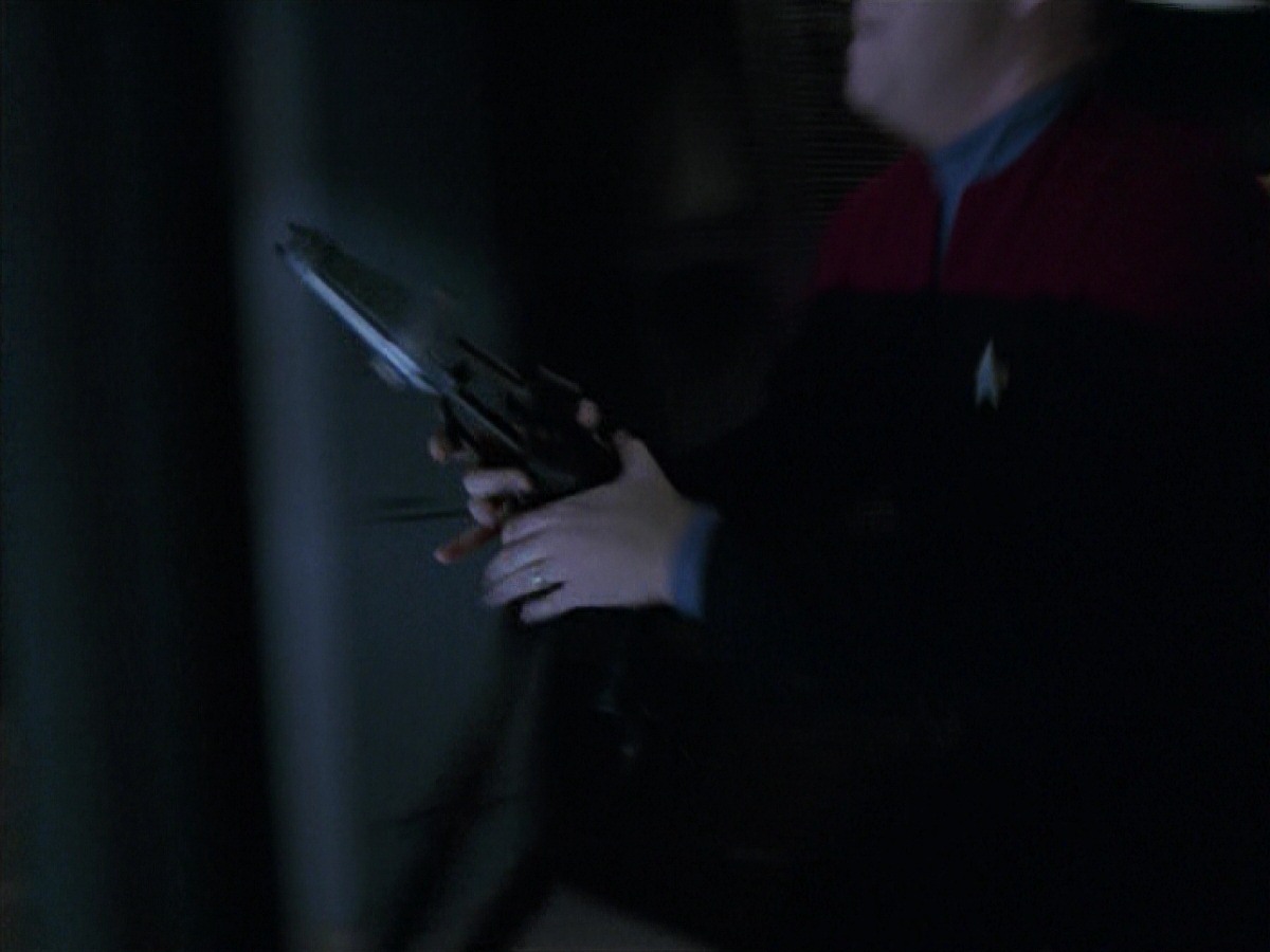 extant_StarTrek_VOY_7x11-Shattered_3180.jpg