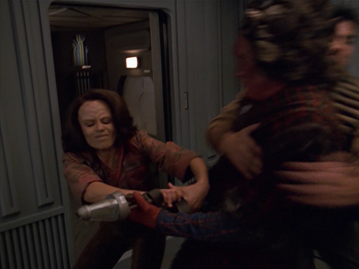 extant_StarTrek_VOY_7x11-Shattered_3184.jpg