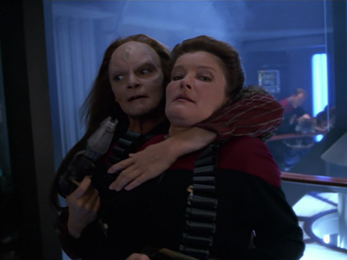 extant_StarTrek_VOY_7x11-Shattered_3190.jpg