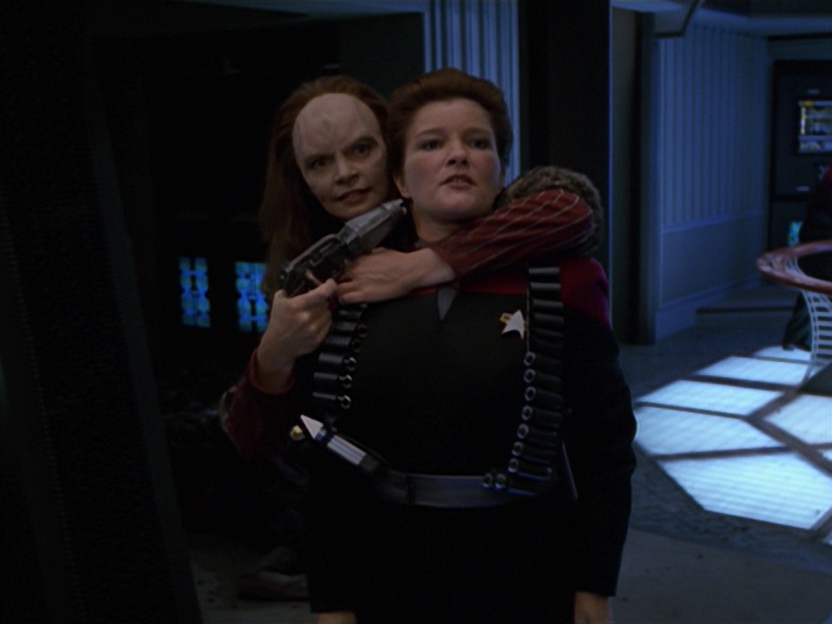 extant_StarTrek_VOY_7x11-Shattered_3198.jpg