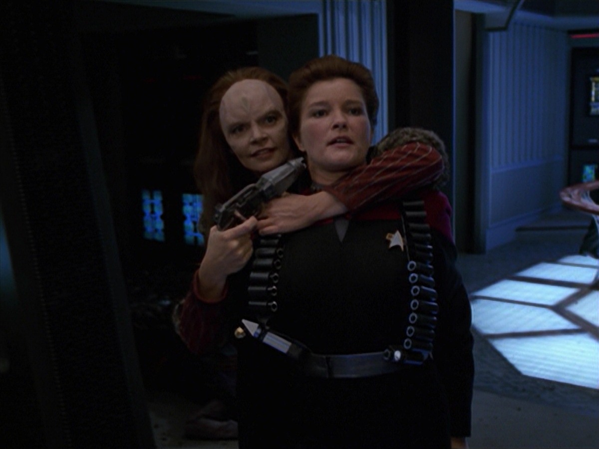 extant_StarTrek_VOY_7x11-Shattered_3199.jpg