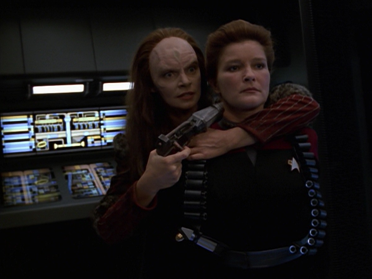 extant_StarTrek_VOY_7x11-Shattered_3206.jpg