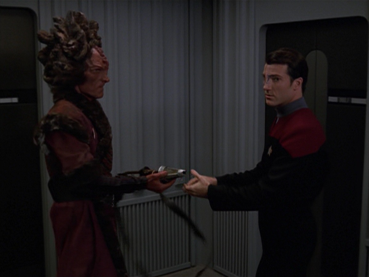 extant_StarTrek_VOY_7x11-Shattered_3212.jpg