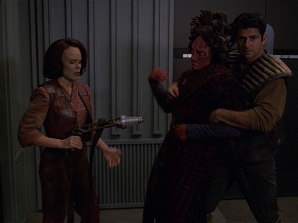 extant_StarTrek_VOY_7x11-Shattered_3213.jpg
