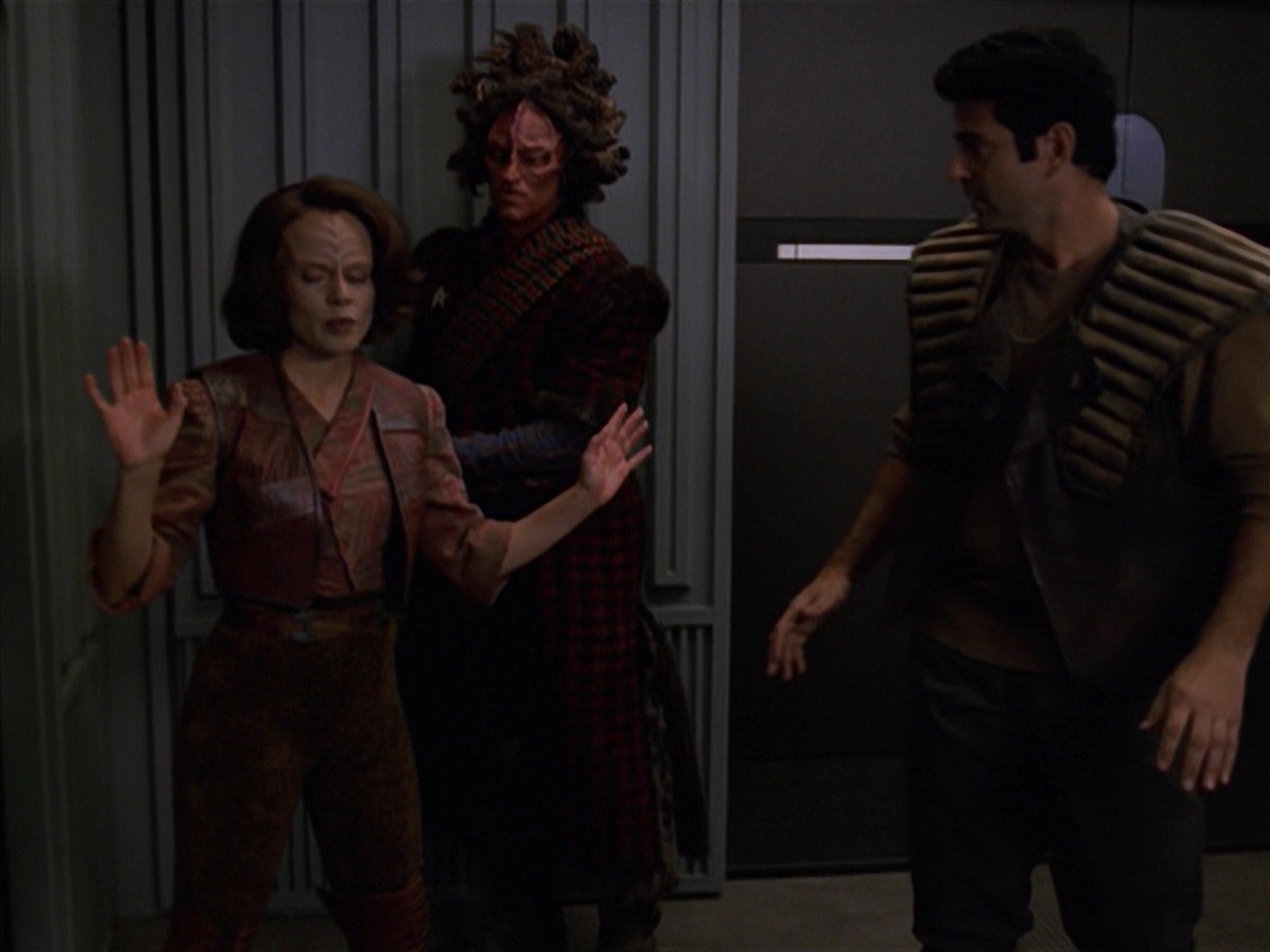 extant_StarTrek_VOY_7x11-Shattered_3216.jpg