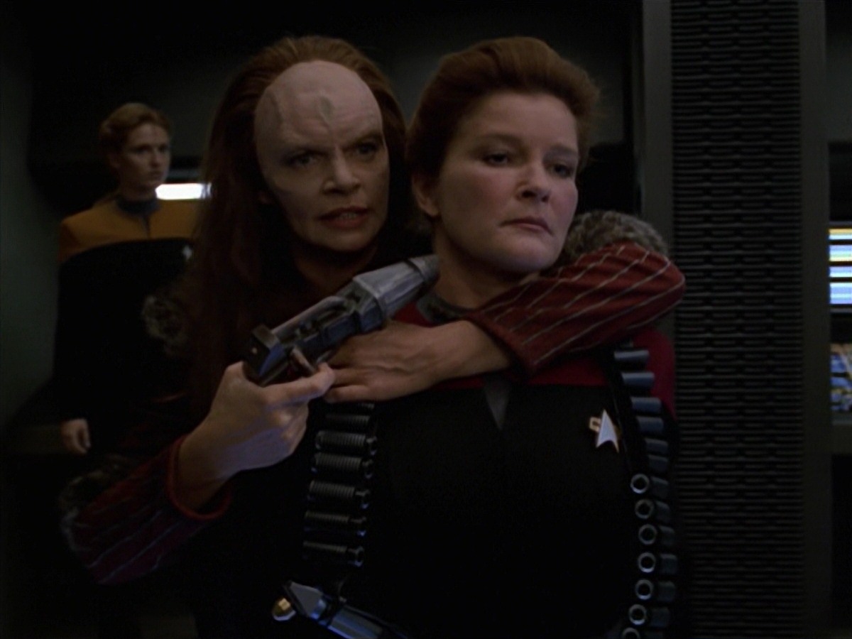 extant_StarTrek_VOY_7x11-Shattered_3219.jpg