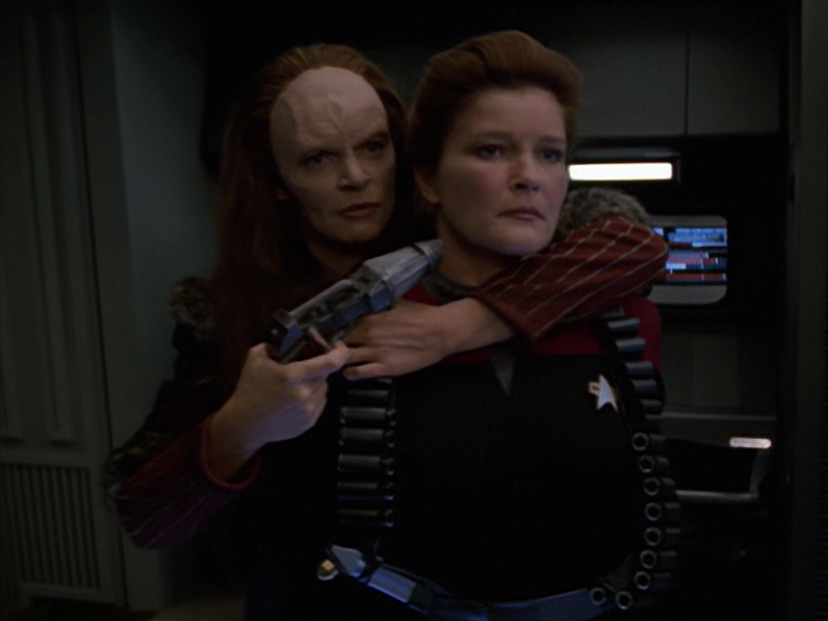 extant_StarTrek_VOY_7x11-Shattered_3221.jpg