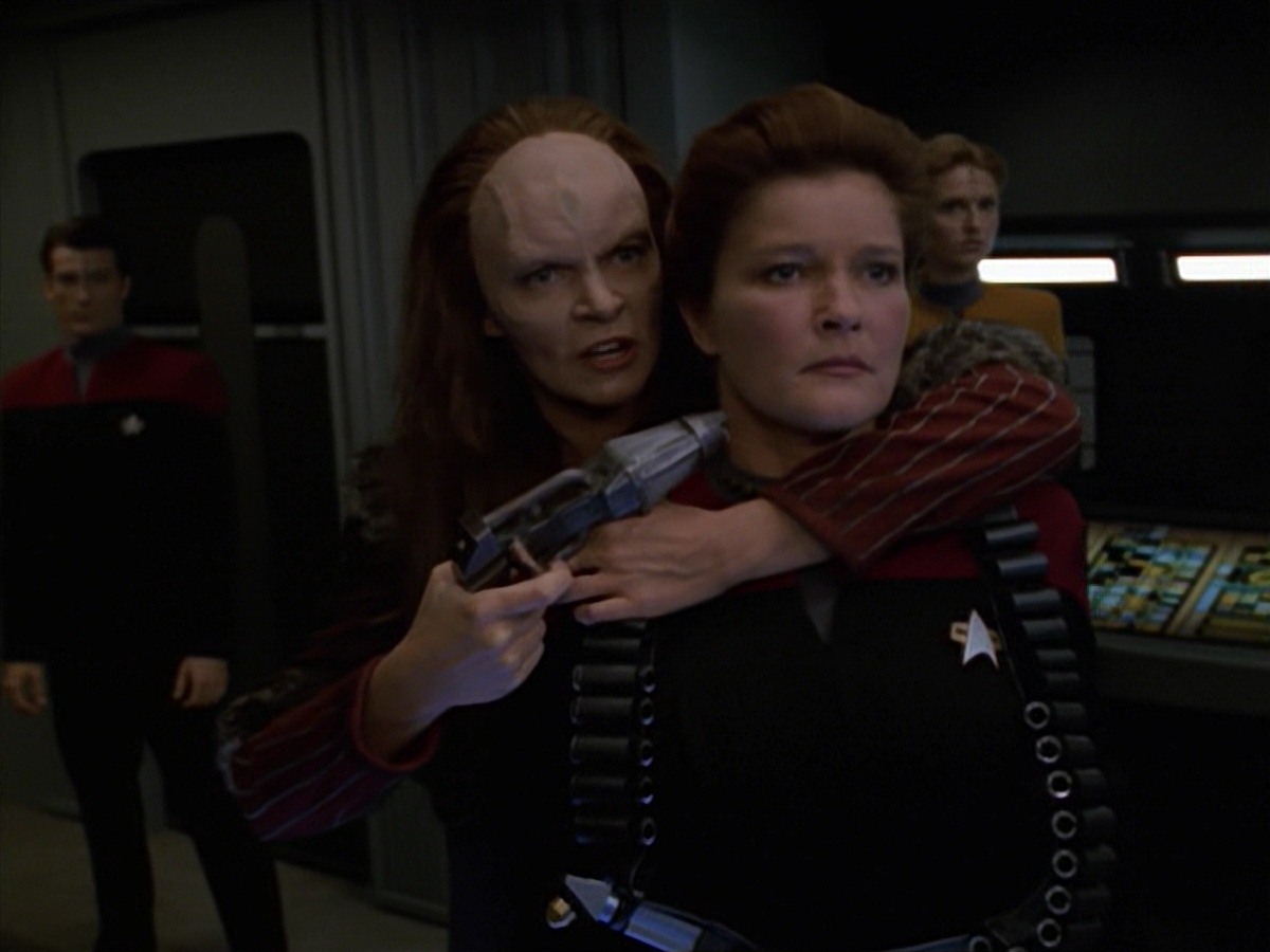 extant_StarTrek_VOY_7x11-Shattered_3224.jpg