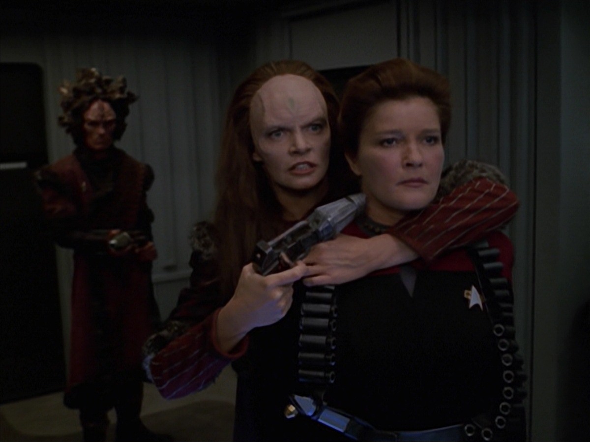 extant_StarTrek_VOY_7x11-Shattered_3228.jpg
