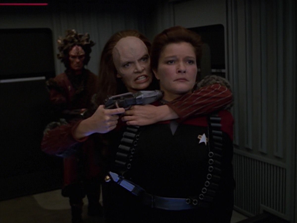 extant_StarTrek_VOY_7x11-Shattered_3230.jpg
