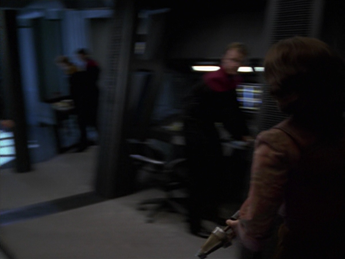 extant_StarTrek_VOY_7x11-Shattered_3261.jpg