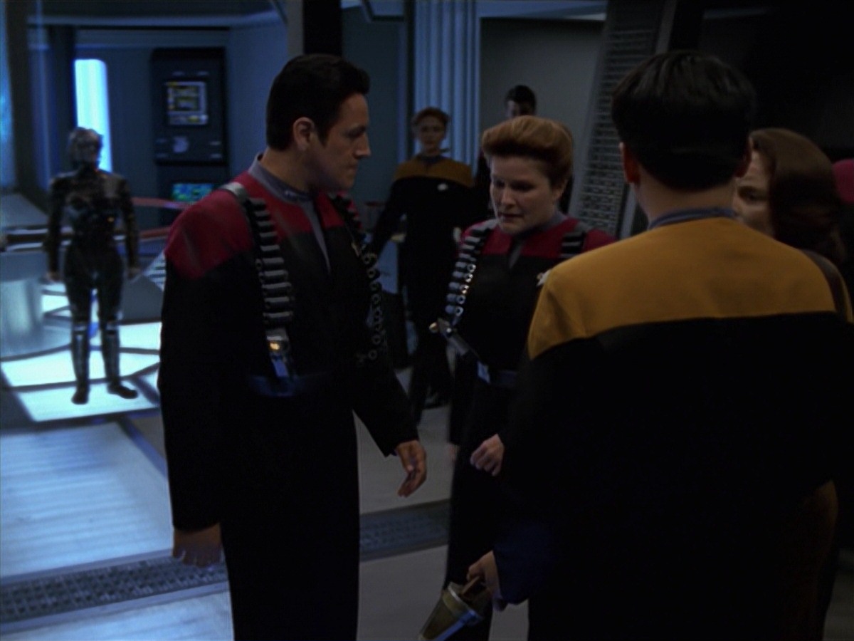 extant_StarTrek_VOY_7x11-Shattered_3265.jpg