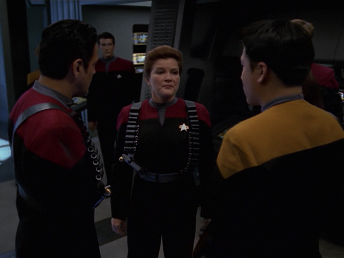 extant_StarTrek_VOY_7x11-Shattered_3268.jpg
