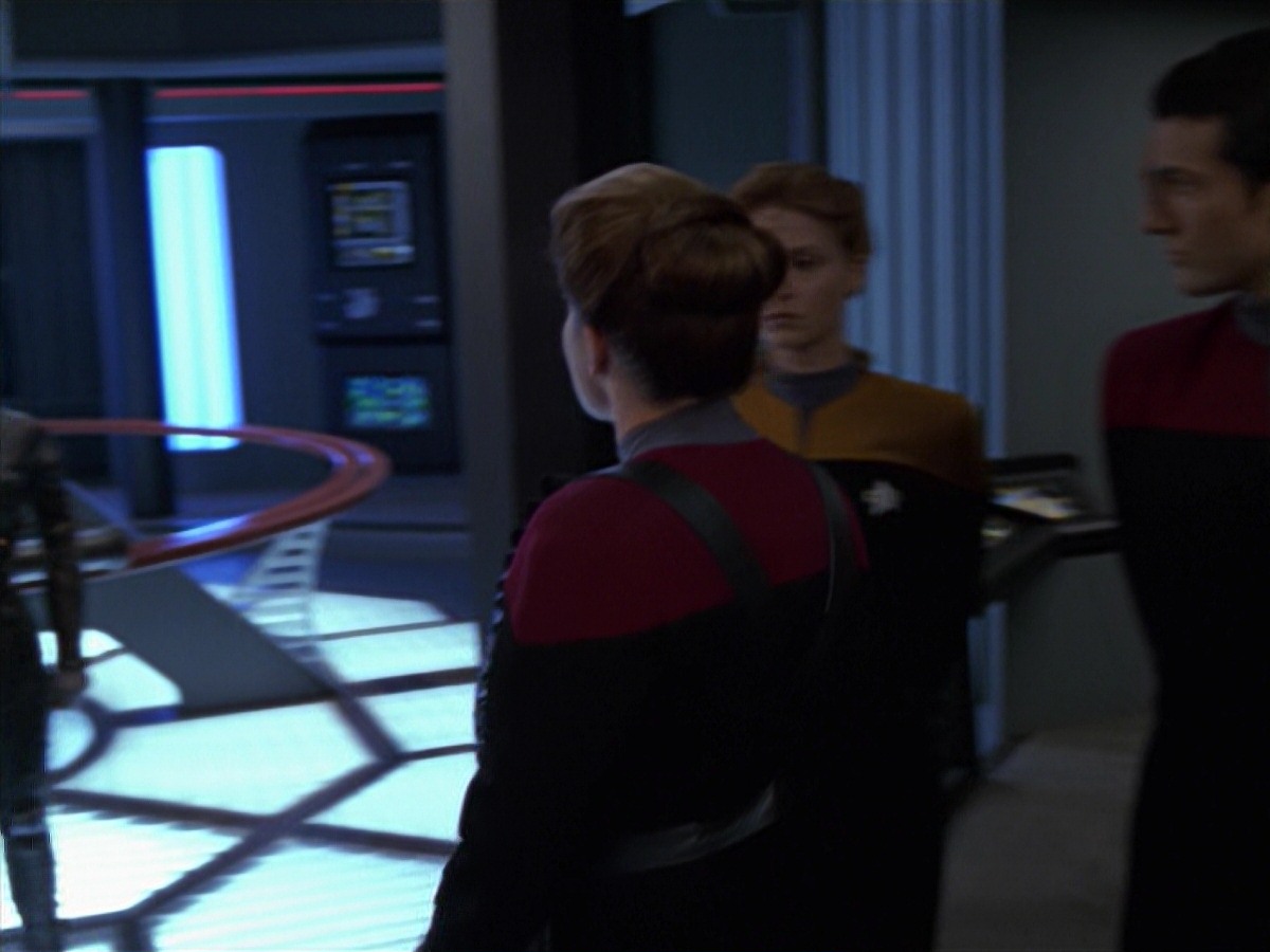 extant_StarTrek_VOY_7x11-Shattered_3285.jpg