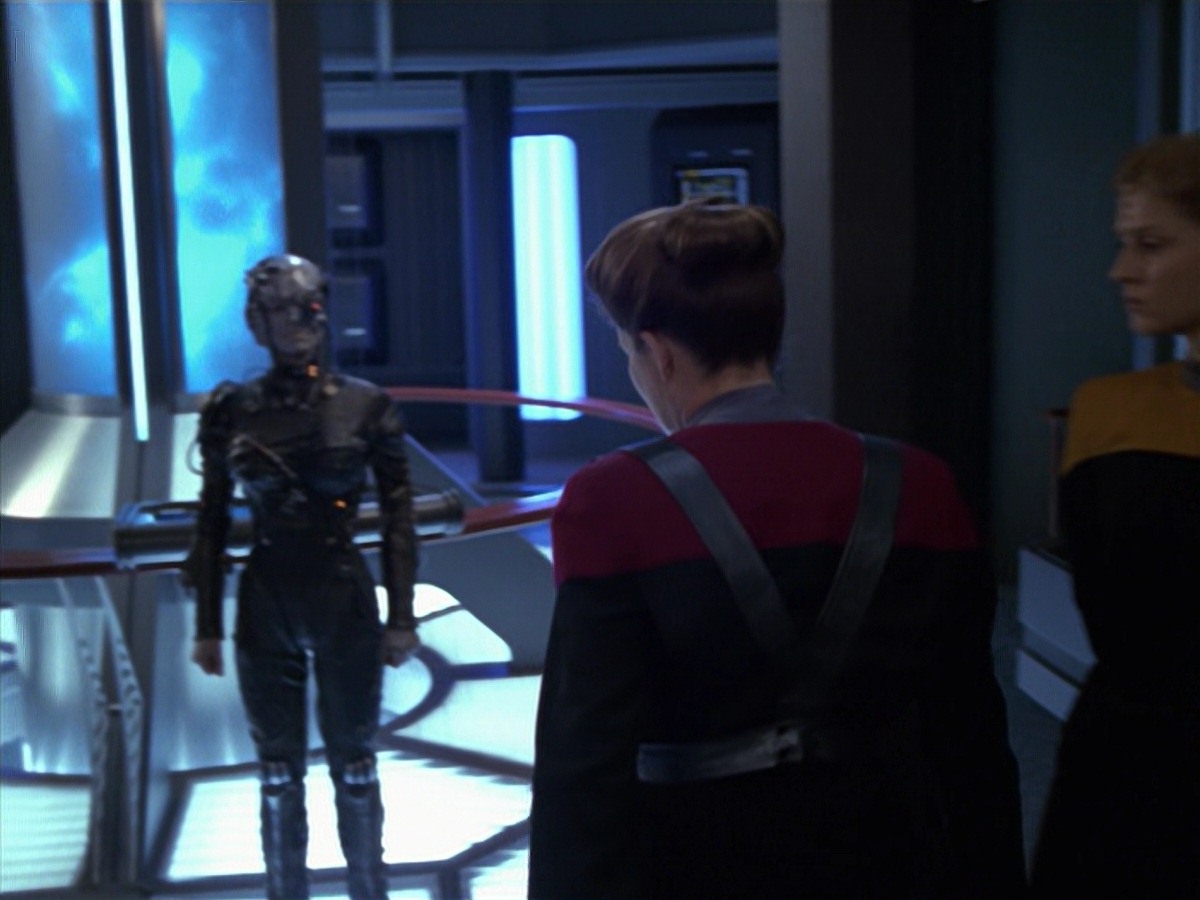 extant_StarTrek_VOY_7x11-Shattered_3286.jpg