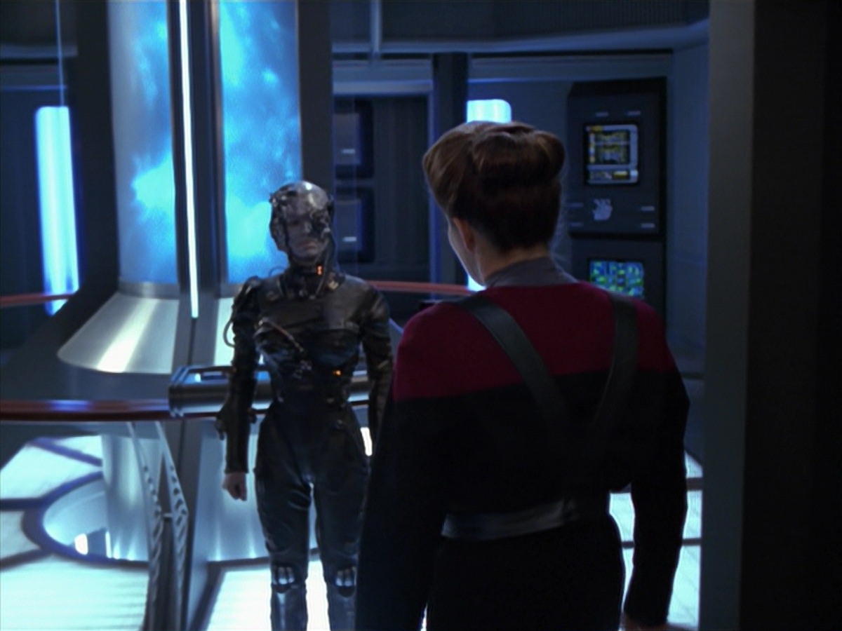 extant_StarTrek_VOY_7x11-Shattered_3287.jpg