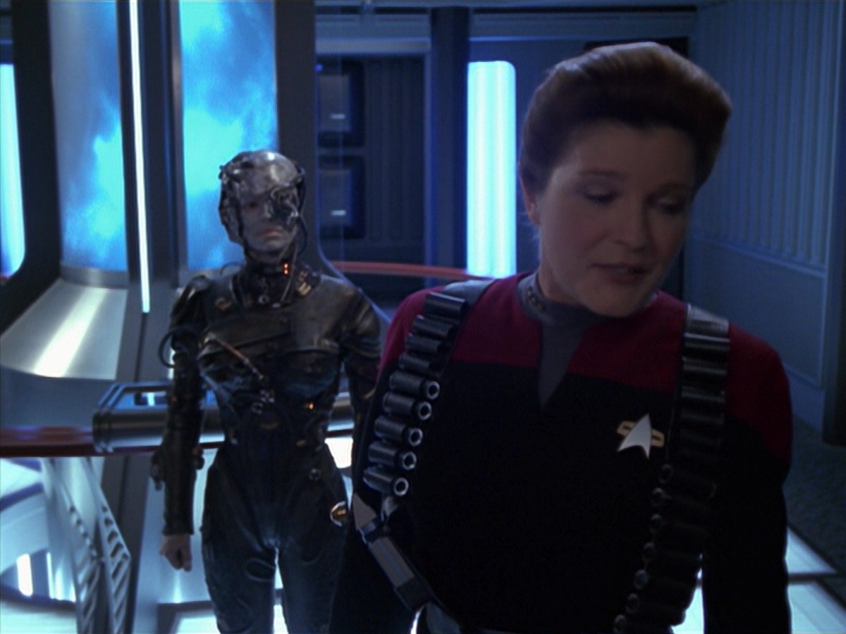 extant_StarTrek_VOY_7x11-Shattered_3303.jpg