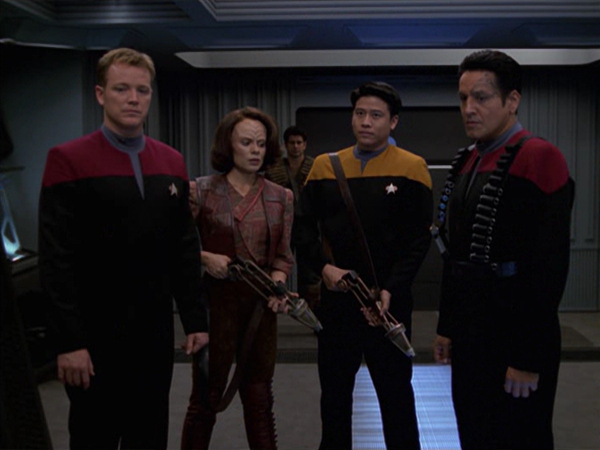 extant_StarTrek_VOY_7x11-Shattered_3304.jpg